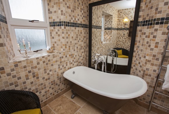 Ardbeg Seaview cottage bathroom